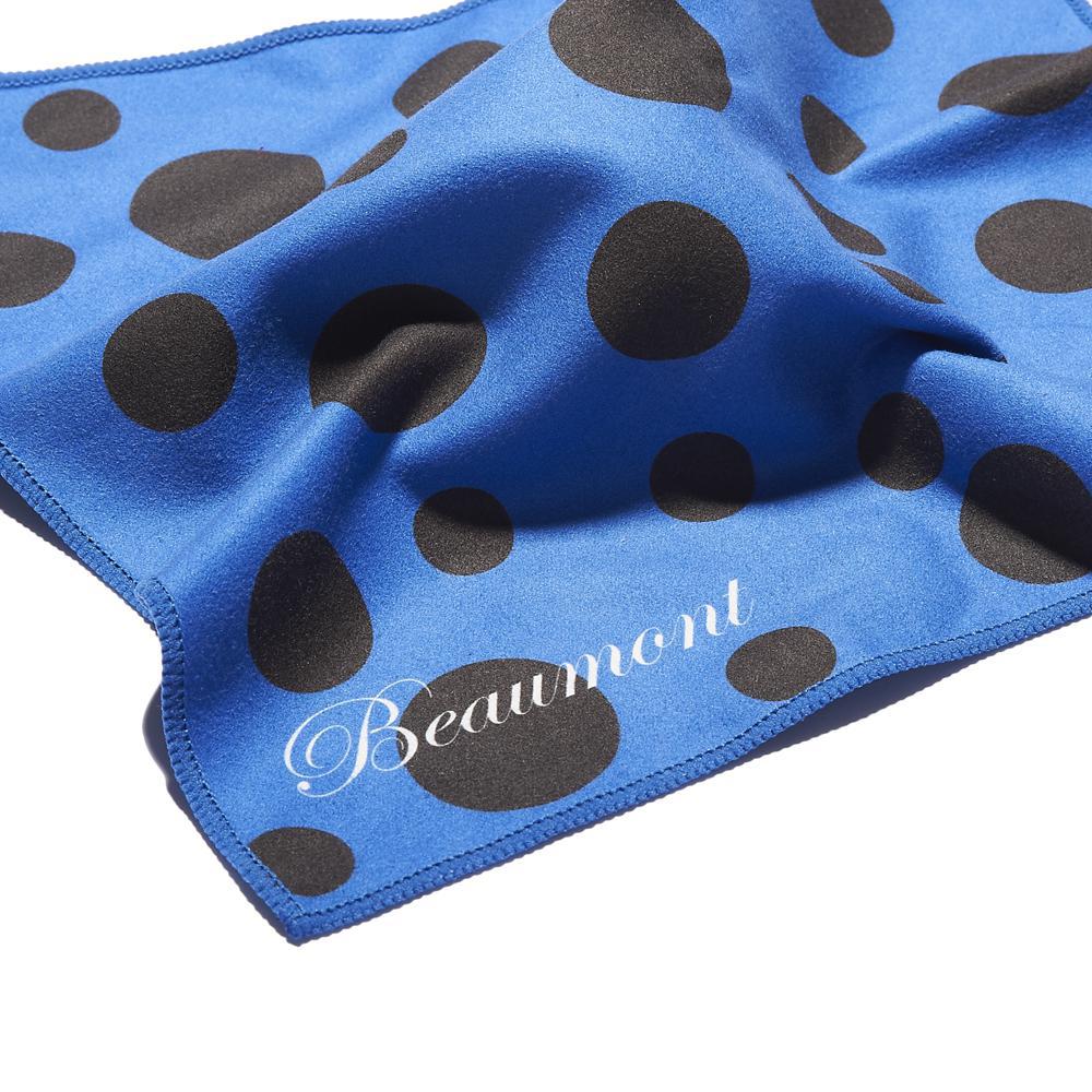 Gros plan sur le Chiffon Blue Polka Dot